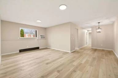 Main picture of 35 Oakmount Ave