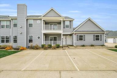 Main picture of 3034 E Stillwater Lndg
