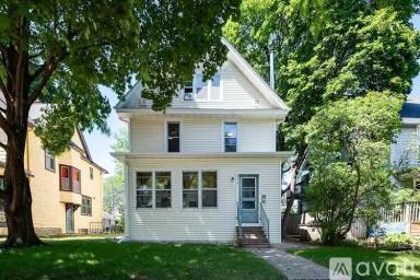 Main picture of 2716 Bryant Ave S