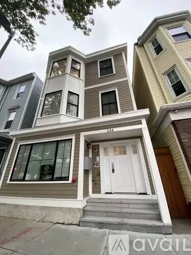 Main picture of 134 Chelsea St