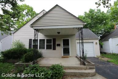 Main picture of 1774 Gerrard Ave