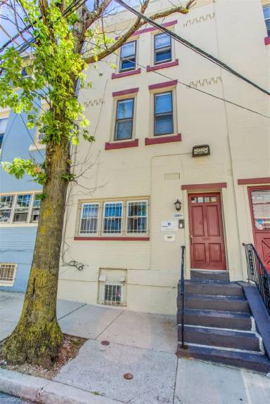 Main picture of 4060 Irving St