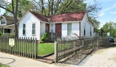Main picture of 208 W Maple St