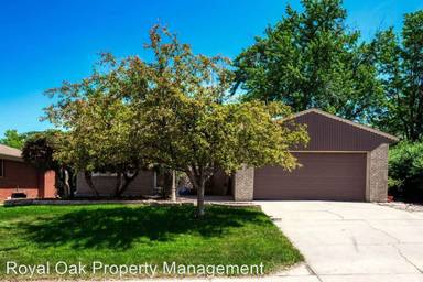 Main picture of 210 Jade St