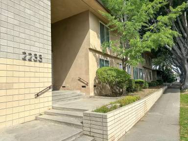 Main picture of 2233 W Main St