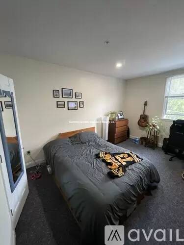 Main picture of 550 E 3rd St