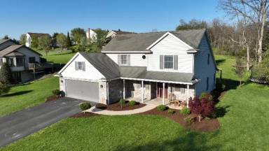 Main picture of 105 Buckingham Dr