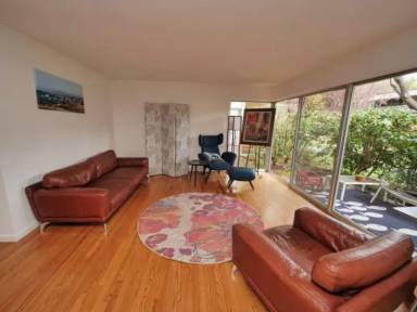 Main picture of 760 University Ave