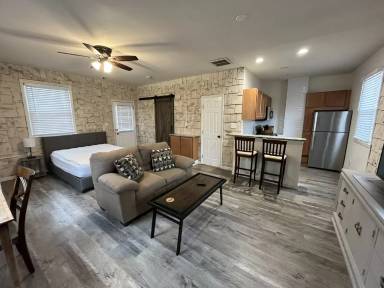 Main picture of 2220 Knickerbocker Dr