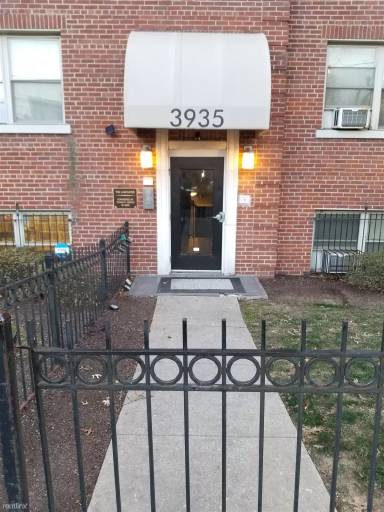 Main picture of 3935 S St SE