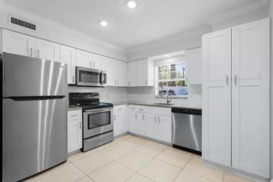 Main picture of 3215 W Swann Ave