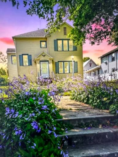 Main picture of 223 2nd St NW