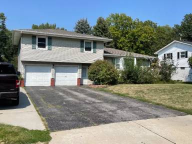Main picture of 10764 Grover St