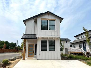 Main picture of 9901 NE 46th Ct