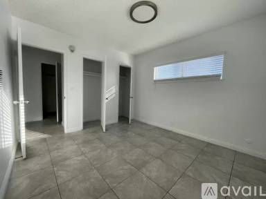 Main picture of 571 W 12th St