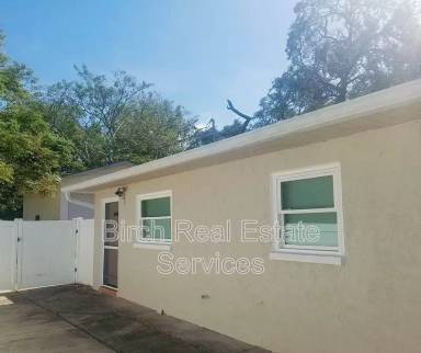 Main picture of 5624 Charles St