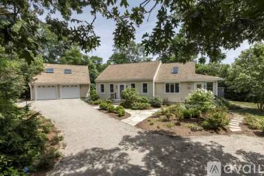 Main picture of 30 Bradford Ln