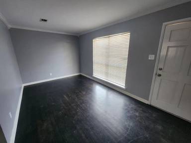 Main picture of 100 Blenden Dr