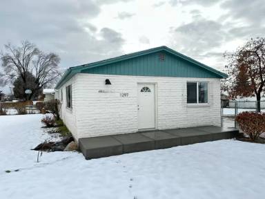 Main picture of 1297 N 50 E