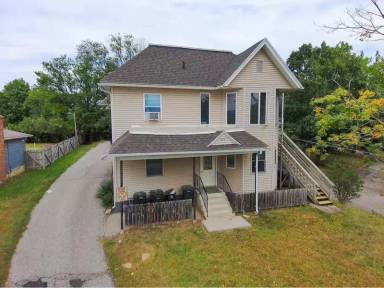 Main picture of 611 W 12th St