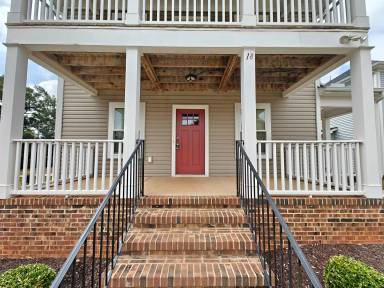 Main picture of 18 Crown Ct