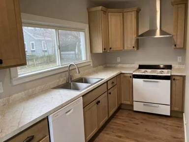 Main picture of 103 Elm St