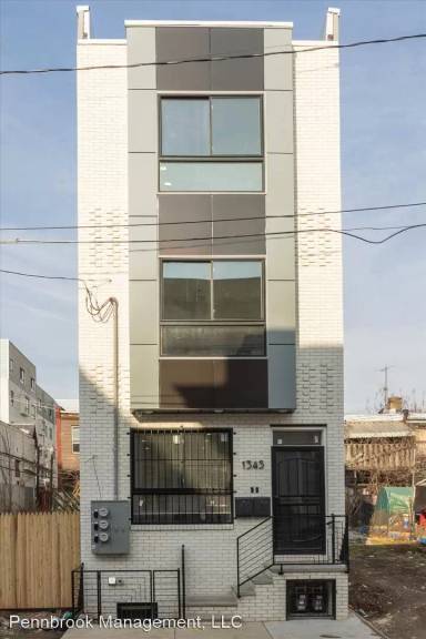 Main picture of 1345 W York St