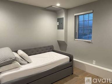 Main picture of 733 Larch Ave