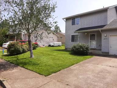 Main picture of 1051 SW Pioneer Dr