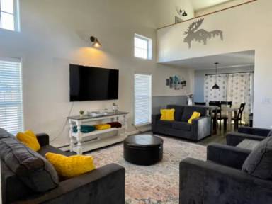 Main picture of 726 Marquette Ave