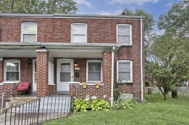 Main picture of 2710 Waldo St