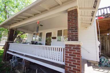 Main picture of 324 SW Van Buren St