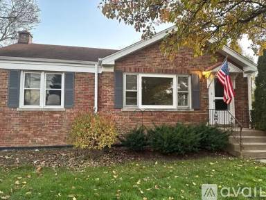 Main picture of 413 E Maple St