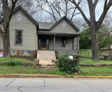 Main picture of 579 Pulaski St