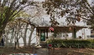 Main picture of 602 W 6th St