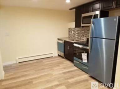 Main picture of 98 Topliff St