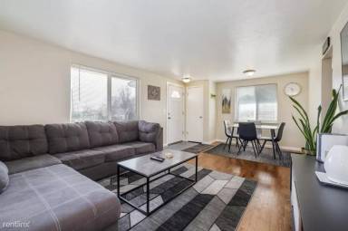 Main picture of 2819 W 3rd Ave