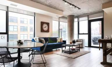 Main picture of 1305 S Wabash