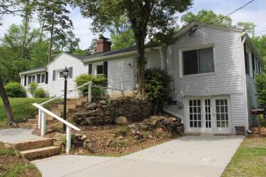 Main picture of 100 Eastwood Lake Rd