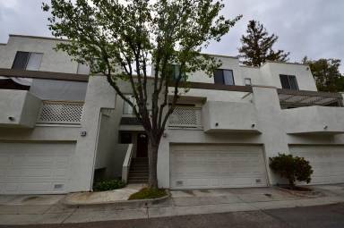 Main picture of 152 N Singingwood St