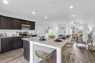 Main picture of 305 Foliage St