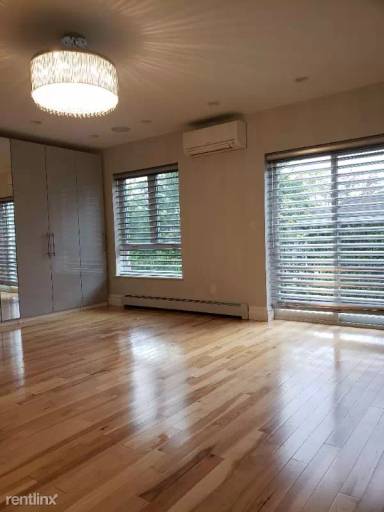 Main picture of 2068 E 68th St