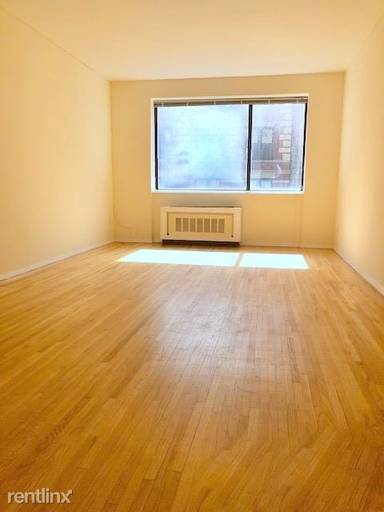 Main picture of 363 W 52nd St