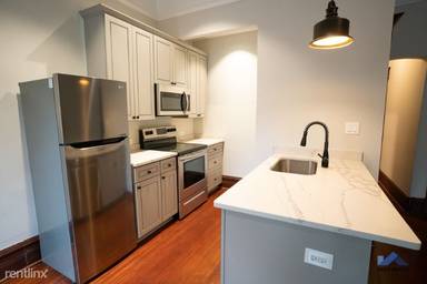 Main picture of 21 E Division St