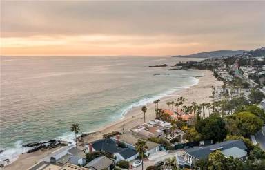 Main picture of 2 Camel Point Dr