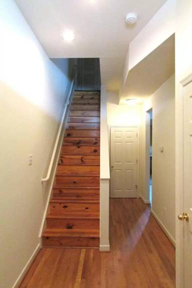 Main picture of 1612 W Cary St
