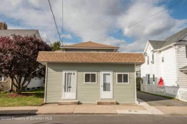 Main picture of 124 Delaware Ave