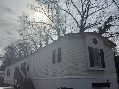 Main picture of Hartwell Lake Mobile Home Park