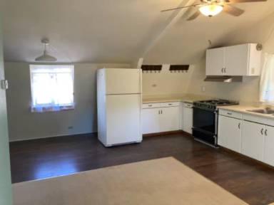 Main picture of 9605 Carmelita Ave