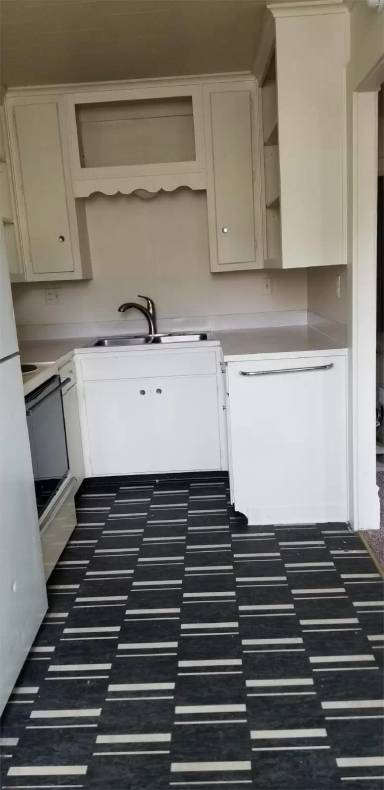 Main picture of 125 W James St